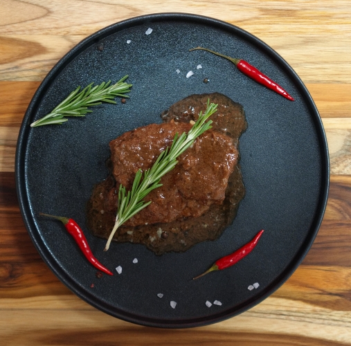 Côte croisée cuit dans la sauce